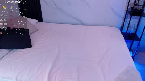 Sussy Bloom  online show from 01.12.25