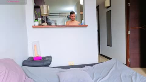 Snapshot of hotstud_999 chatting on 06.30.26 Andres online show from 06.30.26