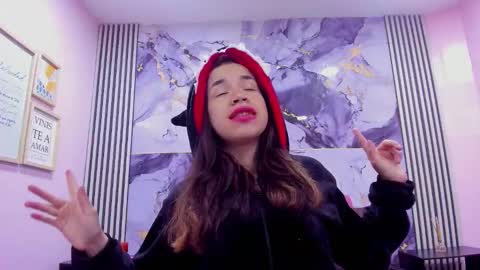 Snapshot of hott_barbie_ chatting on 11.11.25 hott_barbie_ online show from 11.11.25