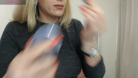 Snapshot of hott_eryka chatting on 02.01.25 Eryka online show from 02.01.25