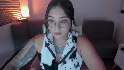 Snapshot of hottbee3645 chatting on 01.10.26 hottbee3645 online show from 01.10.26