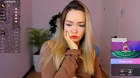 Snapshot of hottease_pvt chatting on 12.29.24 hello Im Eva online show from 12.29.24