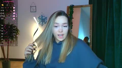 Snapshot of hottease_pvt chatting on 01.03.25 hello Im Eva online show from 01.03.25