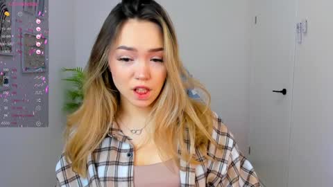 Snapshot of hottease_pvt chatting on 01.08.25 hello Im Eva online show from 01.08.25