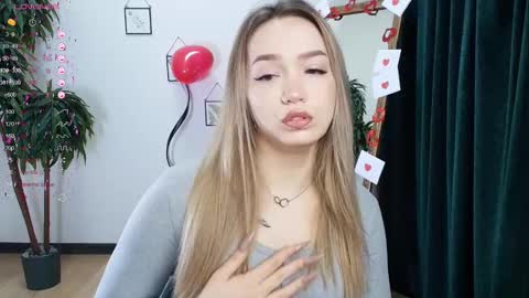 Snapshot of hottease_pvt chatting on 02.11.25 hello Im Eva online show from 02.11.25