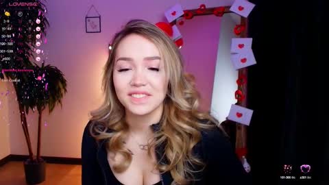 Snapshot of hottease_pvt chatting on 02.12.25 hello Im Eva online show from 02.12.25