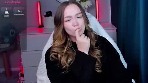 Snapshot of hottease_pvt chatting on 10.08.25 hello Im Eva online show from 10.08.25