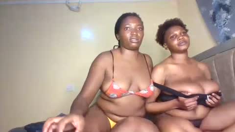 Snapshot of hottie_amor chatting on 09.19.25 AMOR online show from 09.19.25