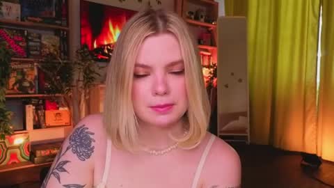 Snapshot of hottie_jane chatting on 04.10.26 Jane online show from 04.10.26