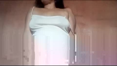 Snapshot of hottie_mama2022 chatting on 12.07.24 Lyn online show from 12.07.24