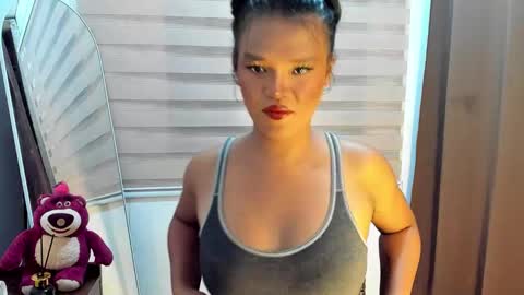 Snapshot of hottieelijah760282 chatting on 12.16.25 Maxine online show from 12.16.25