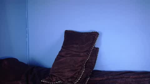 independent Model online show from 09.30.25