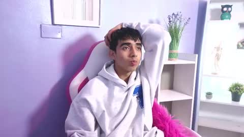 hottiie_guy online show from 10.20.25