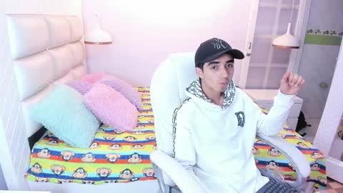 hottiie_guy online show from 10.25.25