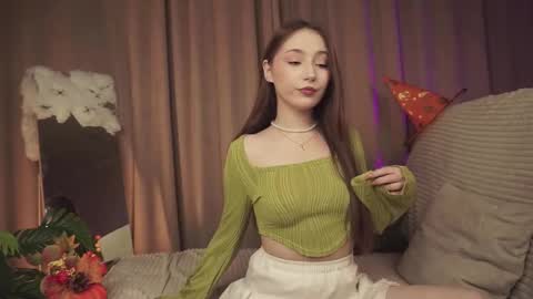 hottpeachh online show from 10.31.25