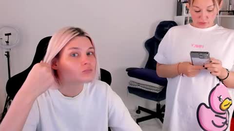 Nessie and Jessie online show from 11.01.25