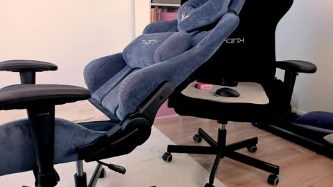 Nessie and Jessie online show from 04.03.26