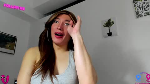 Snapshot of hottycrishinaxx chatting on 12.16.24 crishinahotty online show from 12.16.24