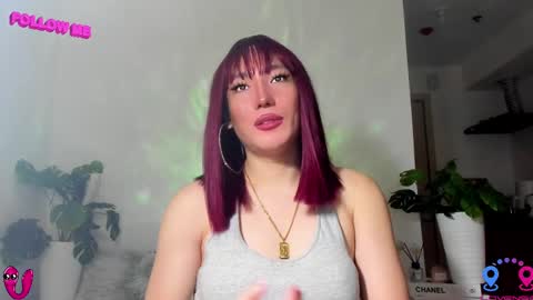 Snapshot of hottycrishinaxx chatting on 02.13.25 crishinahotty online show from 02.13.25