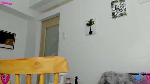 Snapshot of hottycrishinaxx chatting on 09.10.25 crishinahotty online show from 09.10.25