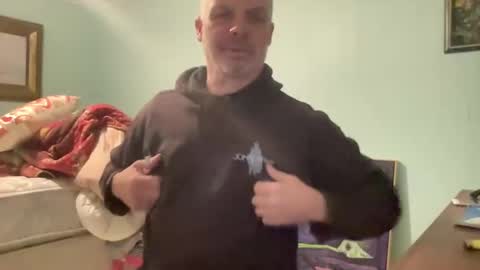 Snapshot of howlingatnothing chatting on 12.26.24 howlingatnothing online show from 12.26.24