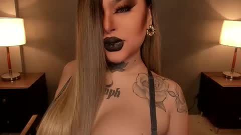 Snapshot of hubadera chatting on 10.24.25 hubadera online show from 10.24.25