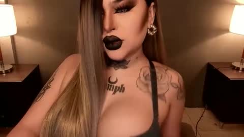 Snapshot of hubadera chatting on 10.30.25 hubadera online show from 10.30.25