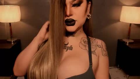 Snapshot of hubadera chatting on 11.19.25 hubadera online show from 11.19.25