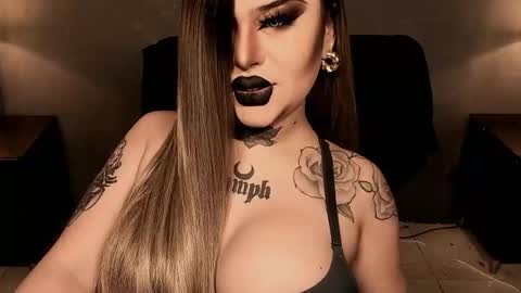 Snapshot of hubadera chatting on 11.25.25 hubadera online show from 11.25.25