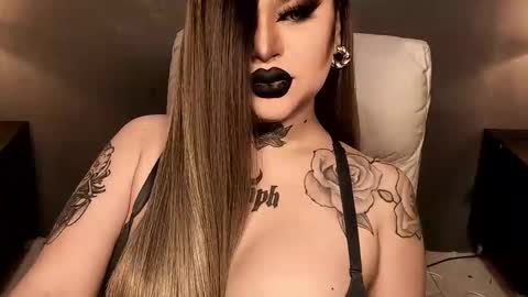 Snapshot of hubadera chatting on 11.27.25 hubadera online show from 11.27.25