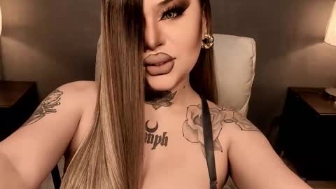 Snapshot of hubadera chatting on 11.28.25 hubadera online show from 11.28.25