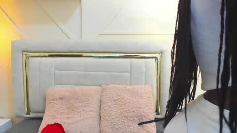 Snapshot of huddah_cam chatting on 02.11.25 huddah online show from 02.11.25