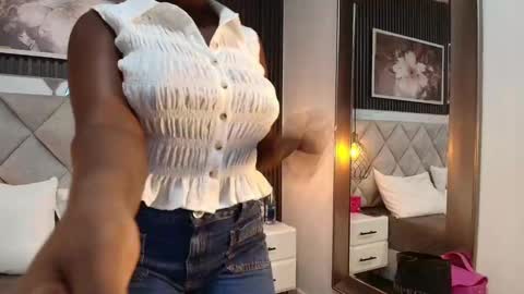 Snapshot of huddah_cam chatting on 09.17.25 huddah online show from 09.17.25