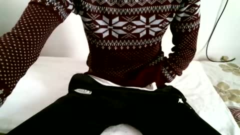 Snapshot of hug_me chatting on 01.26.25 Keanu online show from 01.26.25