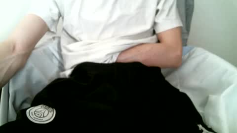 Snapshot of hug_me chatting on 10.07.25 Keanu online show from 10.07.25