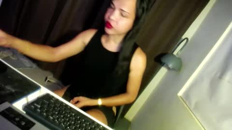 Snapshot of hugcock69_precious chatting on 01.04.25 Precious online show from 01.04.25