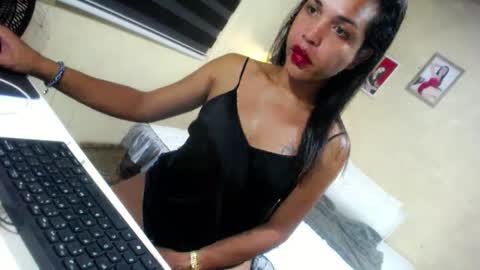 Snapshot of hugcock69_precious chatting on 03.11.25 Precious online show from 03.11.25