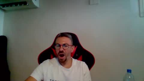 Snapshot of huge__cumshot chatting on 07.15.26 huge__cumshot online show from 07.15.26