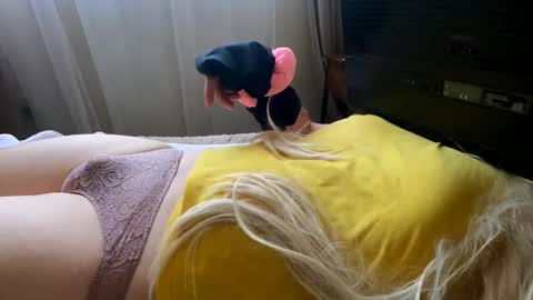 HugeCumshots online show from 10.27.25