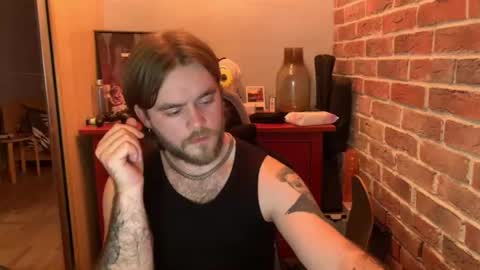 Snapshot of hugo__brad chatting on 08.06.26 Hugo online show from 08.06.26
