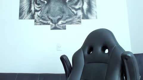 Snapshot of humber_eli chatting on 09.08.25 Eli online show from 09.08.25