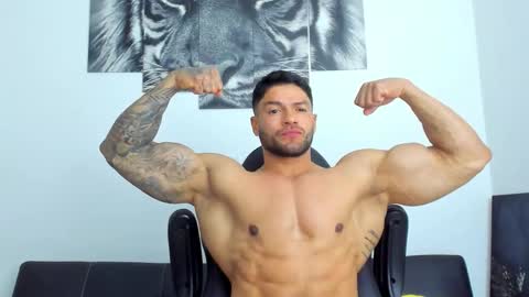 Snapshot of humber_eli chatting on 10.09.25 Eli online show from 10.09.25