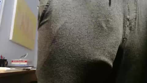 Snapshot of hung_hot_fit10 chatting on 10.13.25 Big uncut cock dripping online show from 10.13.25