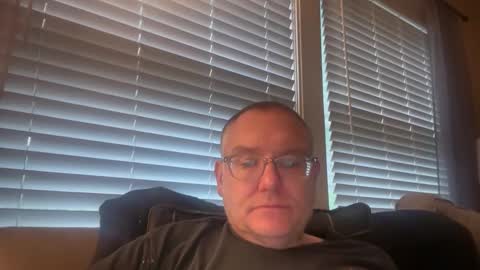 Snapshot of hungron9 chatting on 05.19.26 AARON online show from 05.19.26
