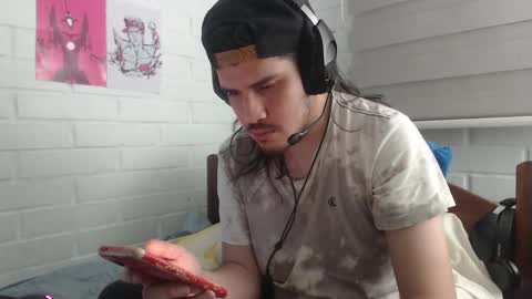 Snapshot of hungweeb chatting on 02.13.25 Rod online show from 02.13.25