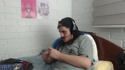 Snapshot of hungweeb chatting on 02.17.25 Rod online show from 02.17.25