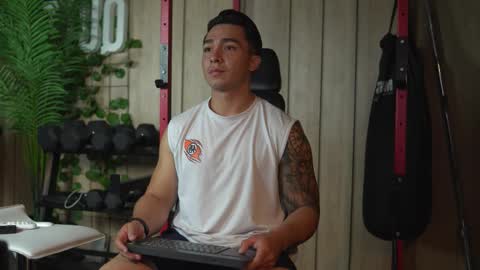 hunk_ryan online show from 10.10.25