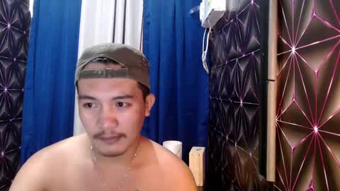 Snapshot of hunkylloyd chatting on 12.16.24 hunkylloyd online show from 12.16.24