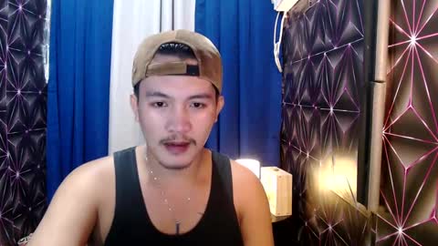 Snapshot of hunkylloyd chatting on 12.17.24 hunkylloyd online show from 12.17.24