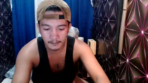 Snapshot of hunkylloyd chatting on 12.17.24 hunkylloyd online show from 12.17.24